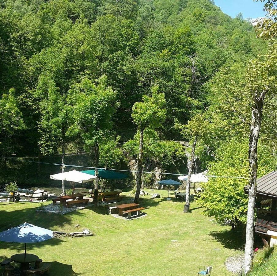 Chalet Con Piscina Garzeno Luaran gambar